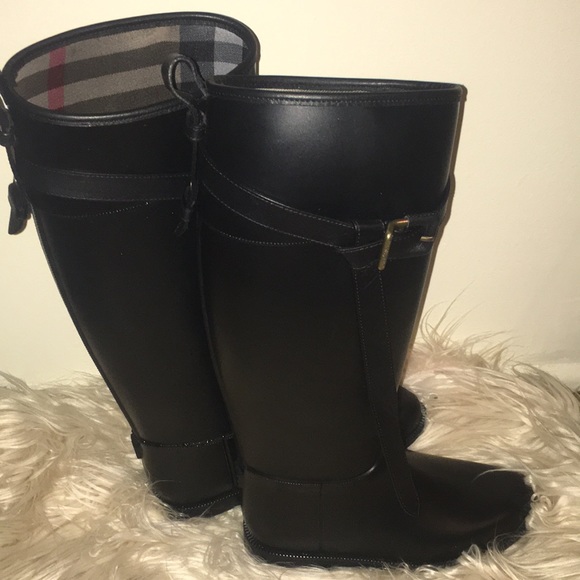Burberry Rain Boot - Picture 4 of 4
